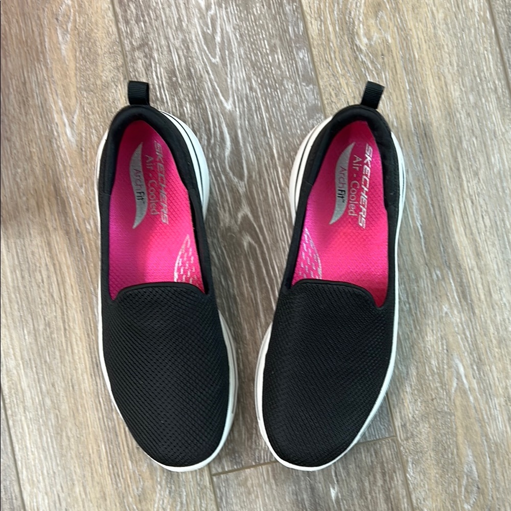 Skechers Women's Black Slip-On Sneakers